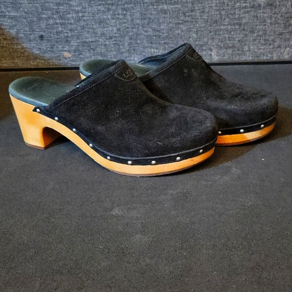 Ugg| Abbee Clogs Size 9 - Picture 3 of 8